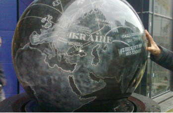 Ball granite fountain