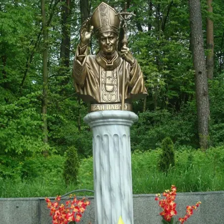 Monuments and memorials